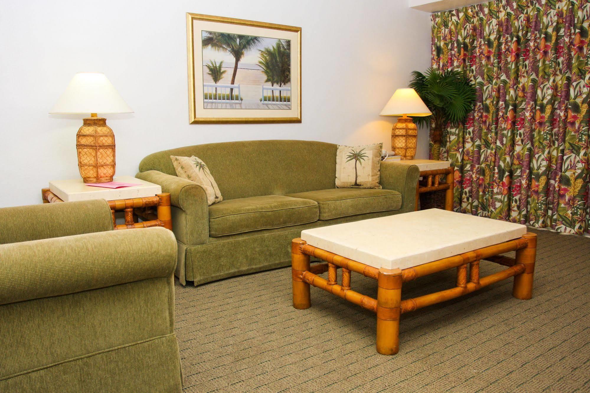 Castaways Resort And Suites Freeport Exteriör bild