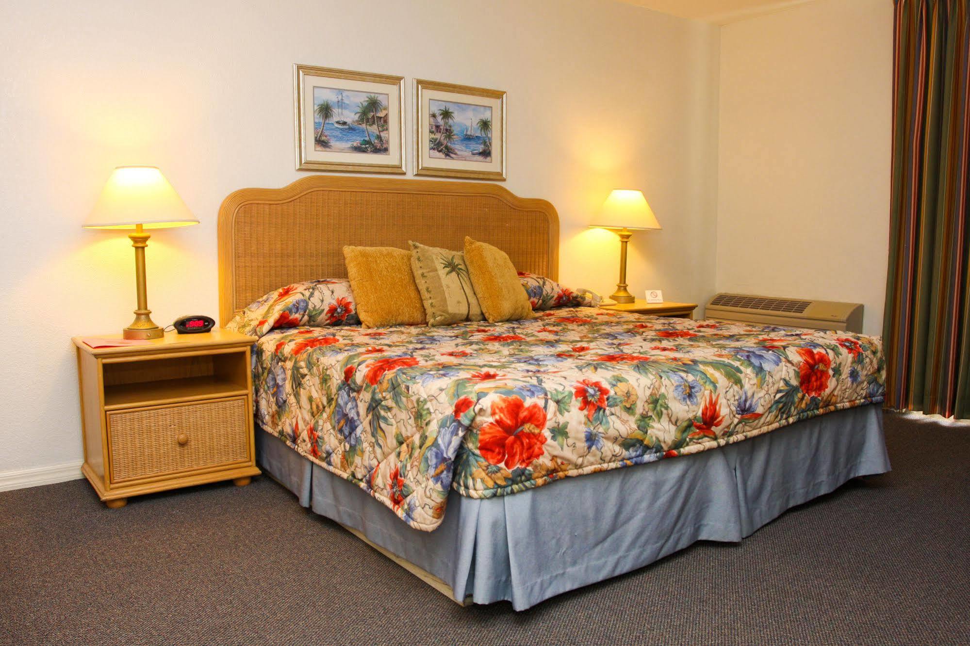 Castaways Resort And Suites Freeport Exteriör bild