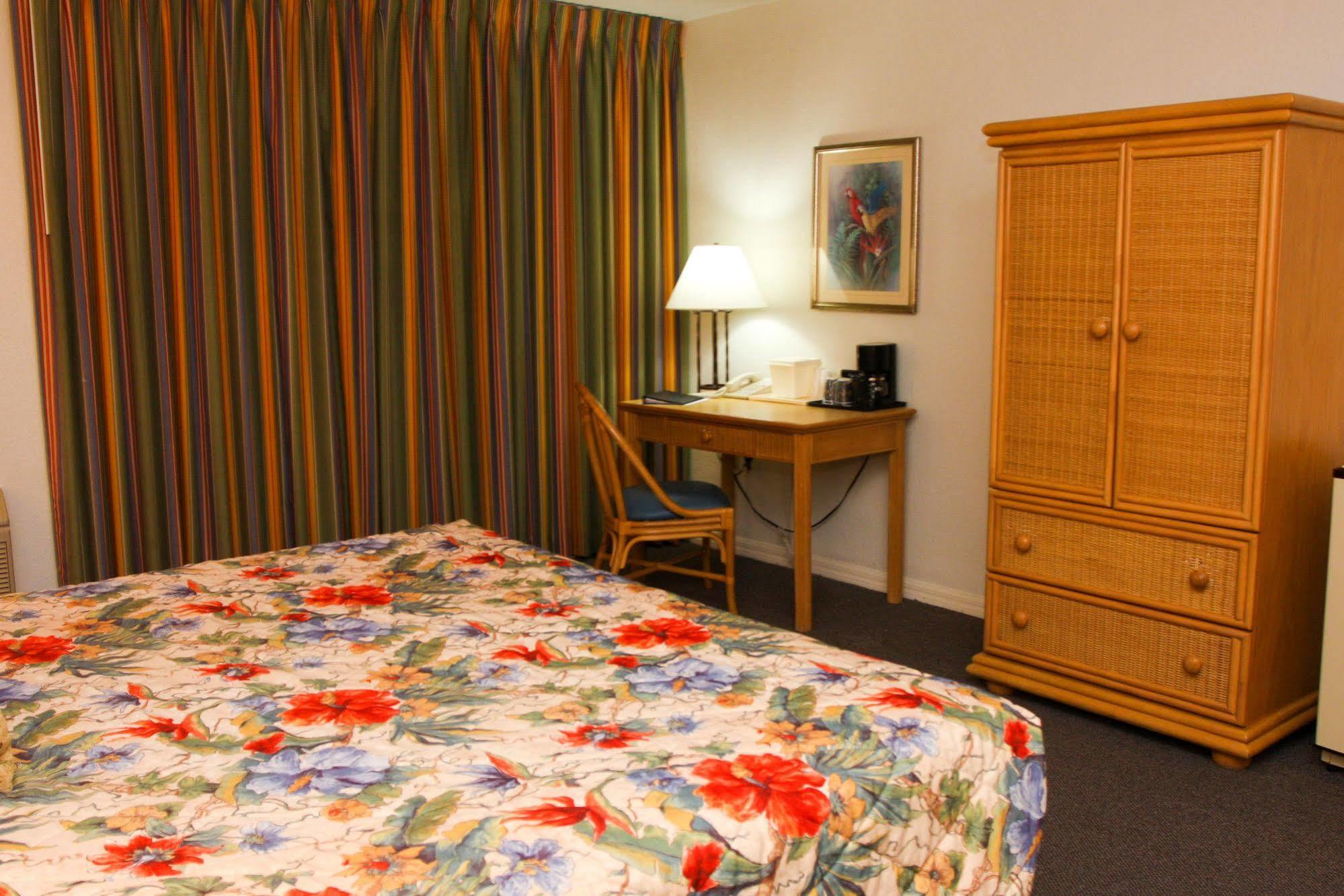 Castaways Resort And Suites Freeport Exteriör bild